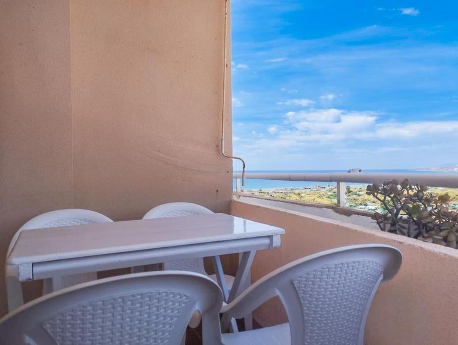 Appartement Spacious 4 Bedroom With Parking In Town Centre, *