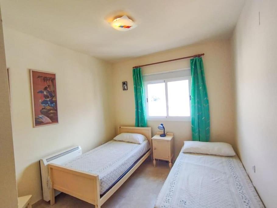 Appartement Spacious 4 Bedroom With Parking In Town Centre, *